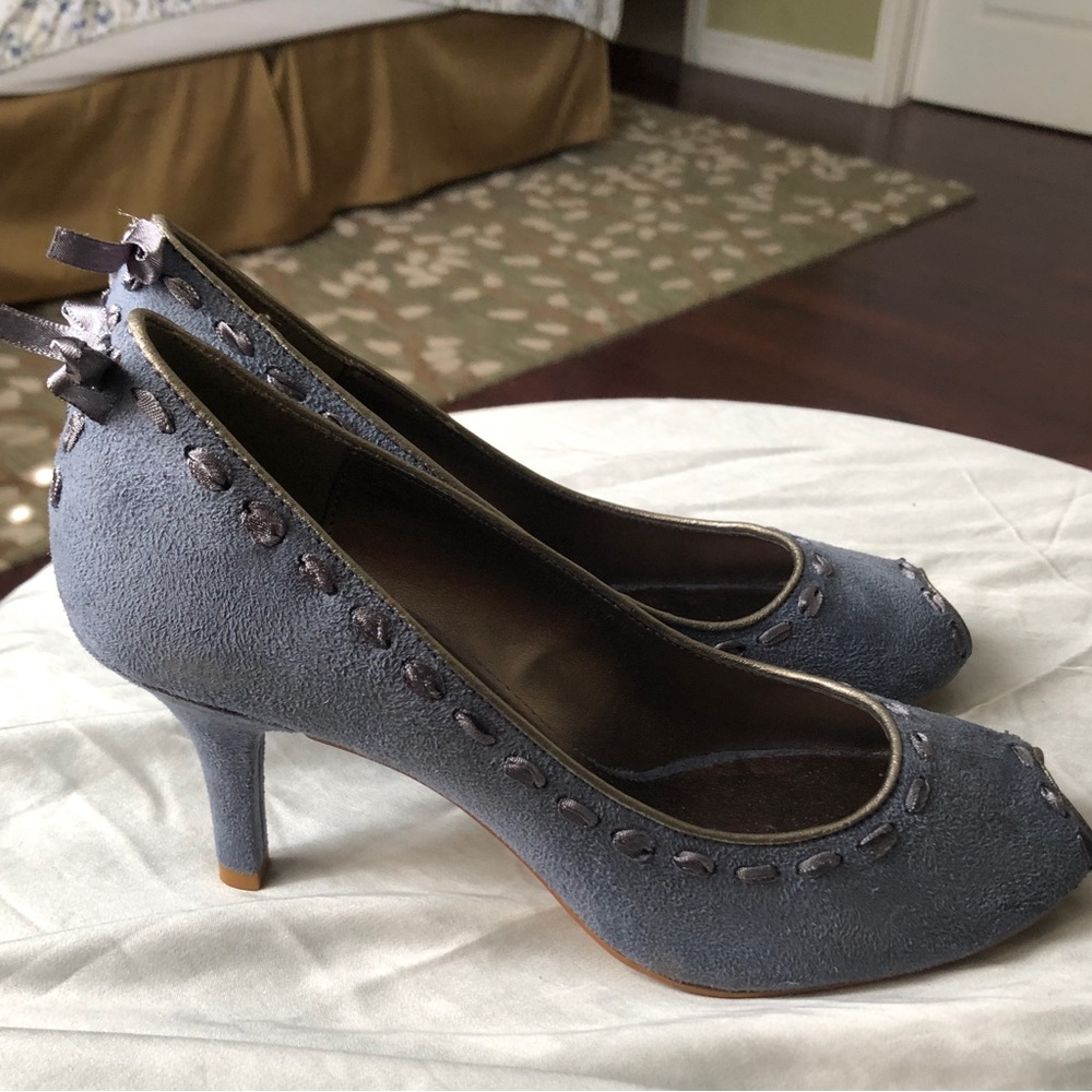 Peep-toe Suede Shoes with Heels 👠 by “Predictions”.